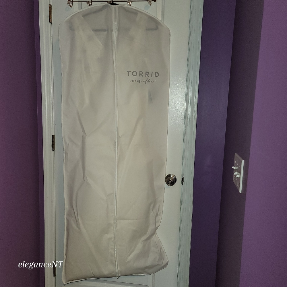 Torrid Ivory Lace Beaded Sleeveless Mermaid Wedding Dress with Train Sz: 14 NWT - Picture 11 of 16